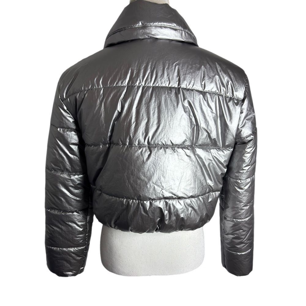 Bar III Puffer Silver Metallic Cropped Snap Zip Up Jacket - Picture 6 of 9